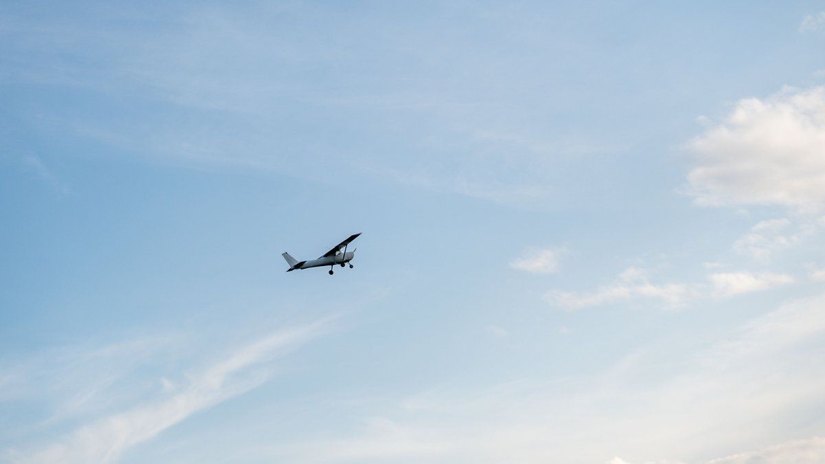 Un tragique accident : la mer emporte un pilote après le crash de son avion à Octeville-sur-Mer