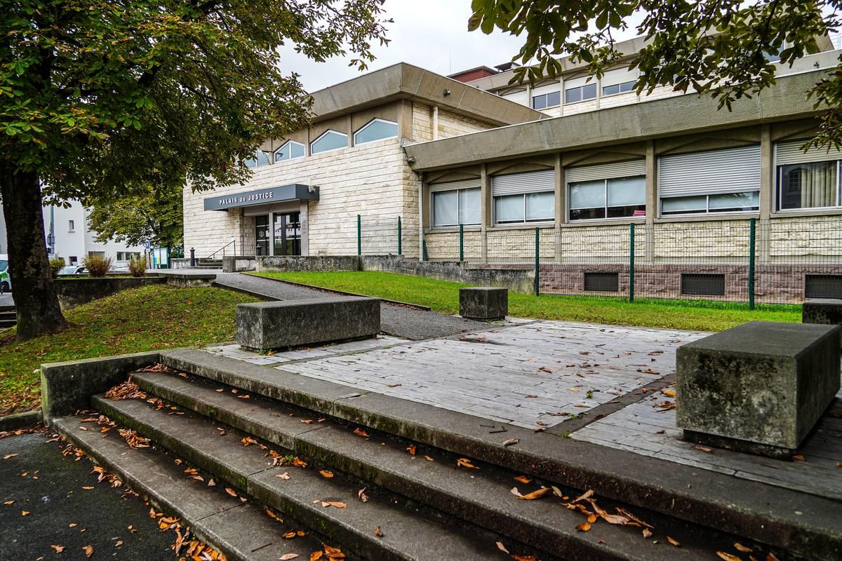 Un jeune homme condamné pour exhibition et usurpation d'identité au Pays basque