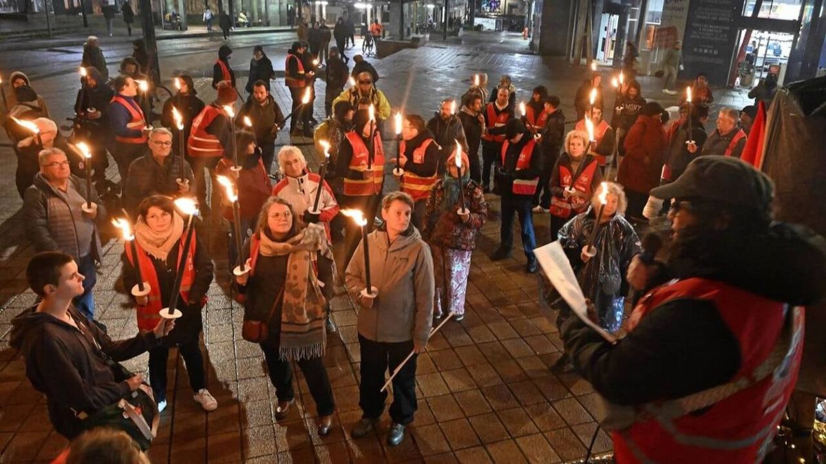 Manifestation aux flambeaux à Nantes : un cri de colère contre l'austérité