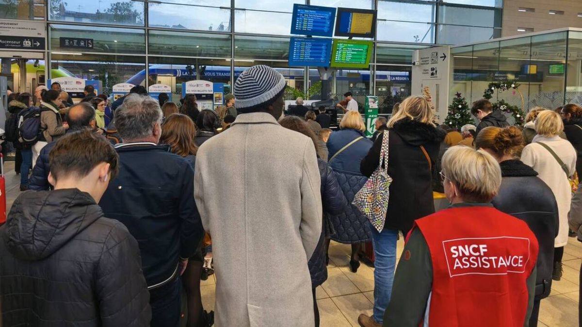 Des bagages abandonnés à Angers : une gare à l'arrêt et des passagers en attente