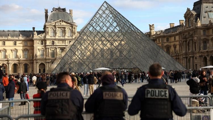 Le Louvre en émoi : plainte après la fuite de documents internes