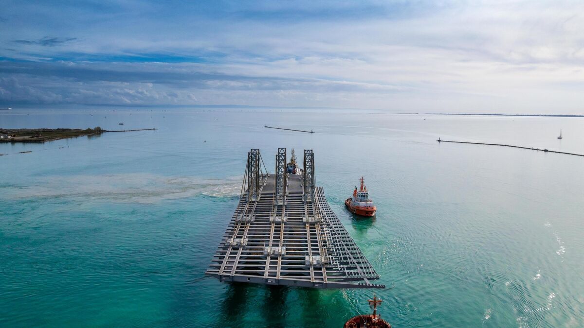 Nantes attend son nouveau pont : un voyage en mer contrarié