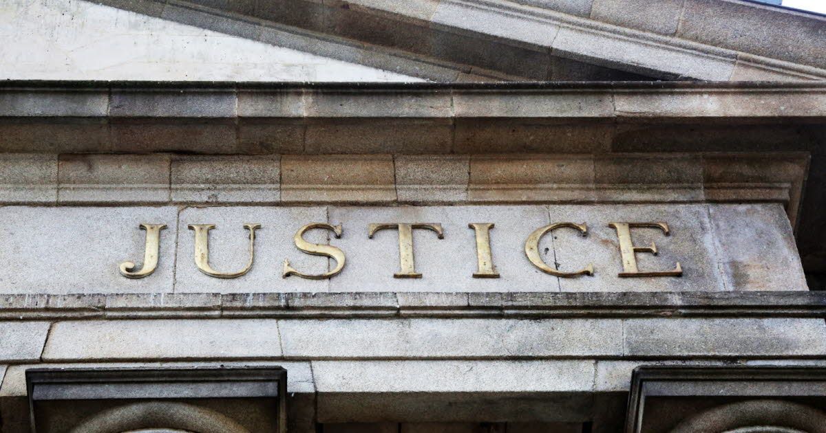 Un prêtre breton échappe aux accusations de viol sur mineur, mais sera jugé pour stupéfiants