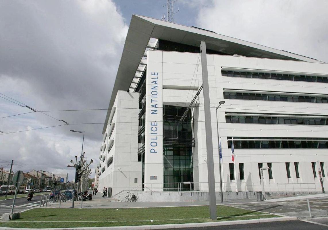 Insatisfaction face à une amende : un homme harcèle le commissariat de Bordeaux