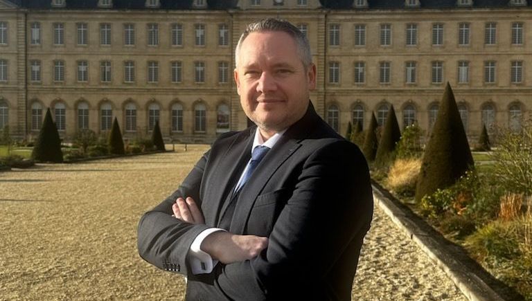 Brice Desrettes : le visage nouveau des municipales à Caen en 2026