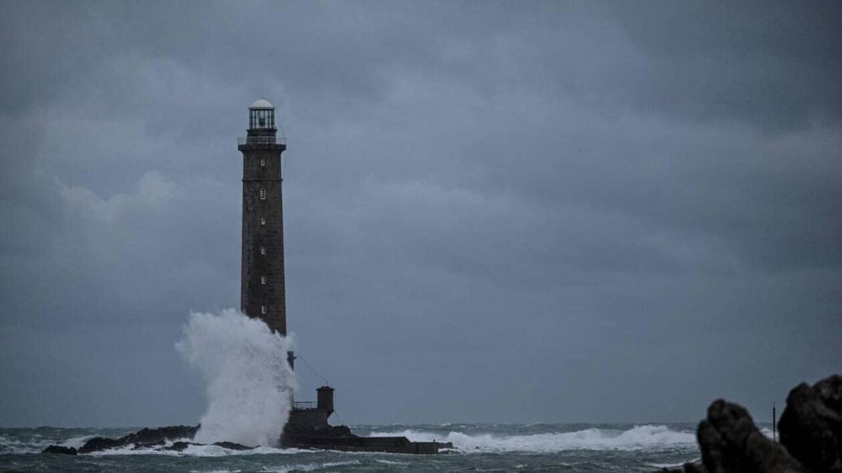 La tempête Goretti laisse la Manche dans le noir : des efforts de rétablissement en cours