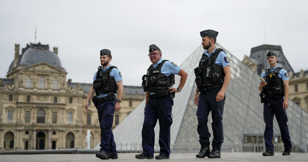 Bijoux volés au Louvre : la traque des cambrioleurs s'intensifie