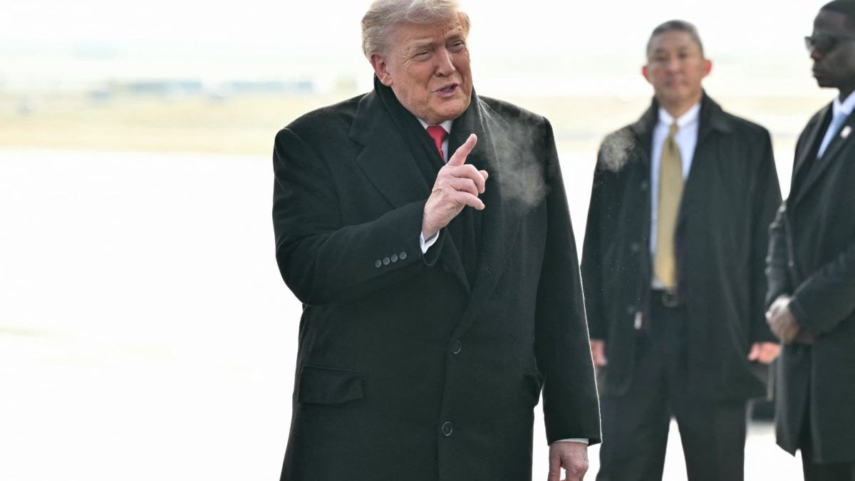 La Maison Blanche et le controversé montage photo d'une manifestante : Un débat sur l'IA s'intensifie