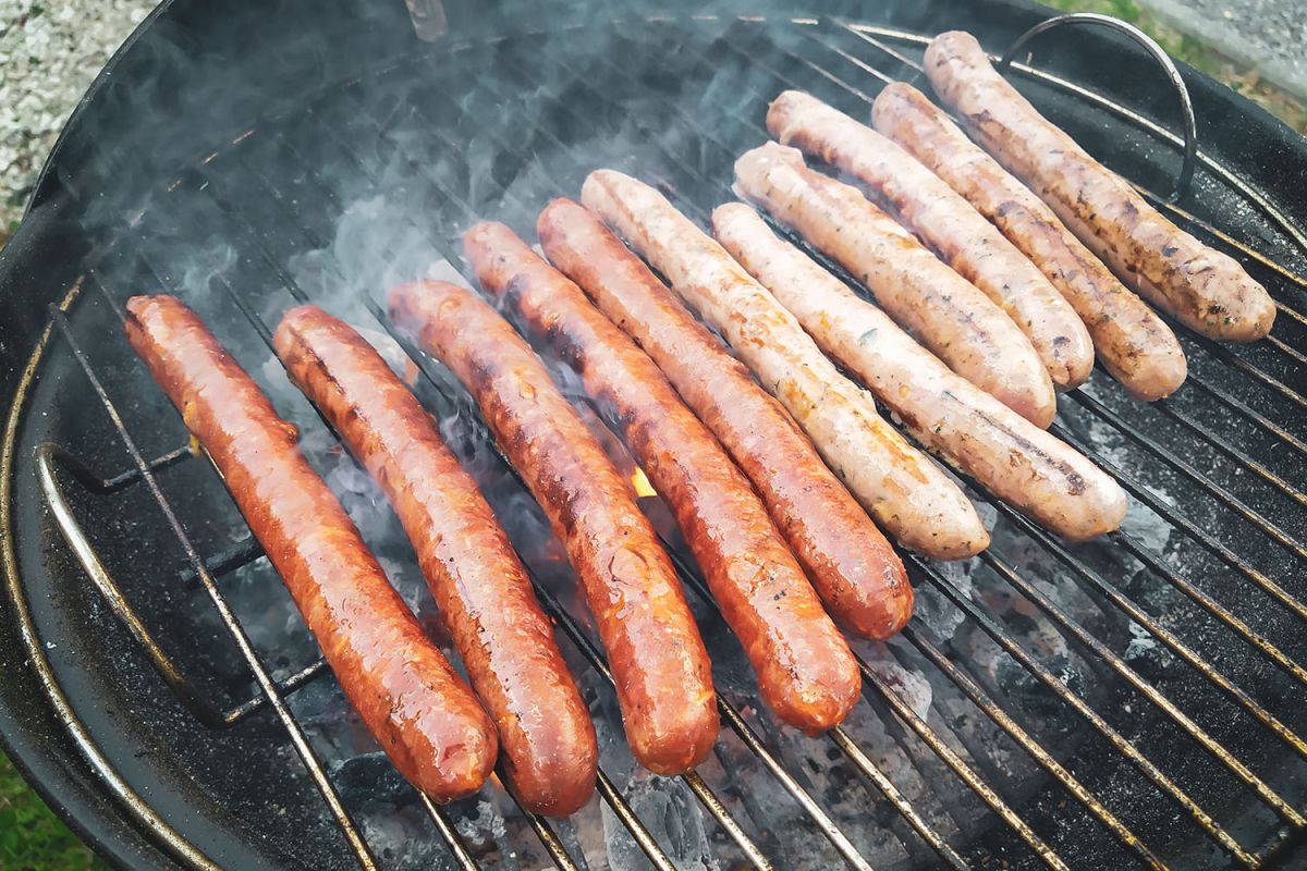 Comment réussir la cuisson des saucisses et merguez au barbecue à tous les coups