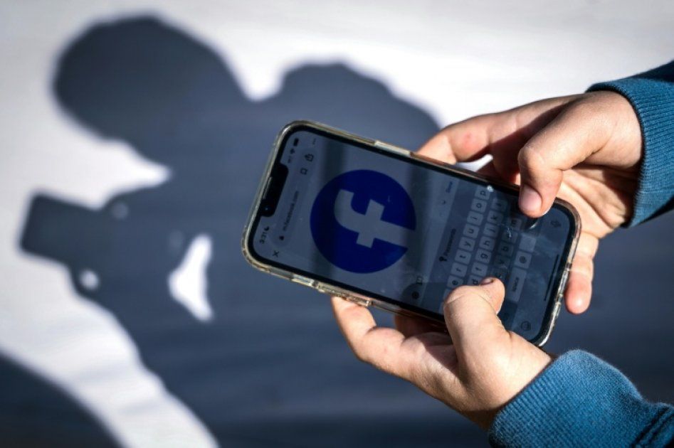 Les réseaux sociaux à l'école : entre interdiction et nécessité, les avis s'affrontent