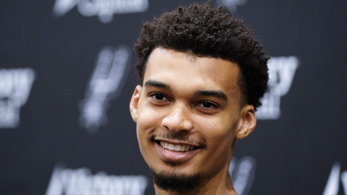 Victor Wembanyama réagit à la tragédie de Minneapolis : un appel à la justice