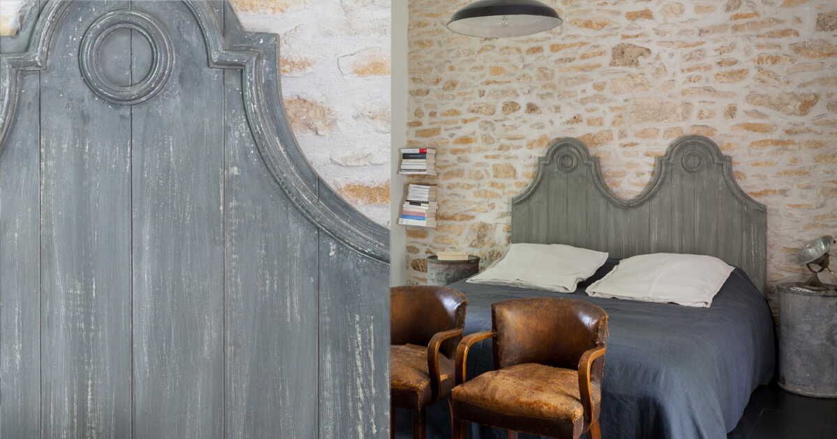 une tête de lit doucement patinée pour sublimer votre chambre