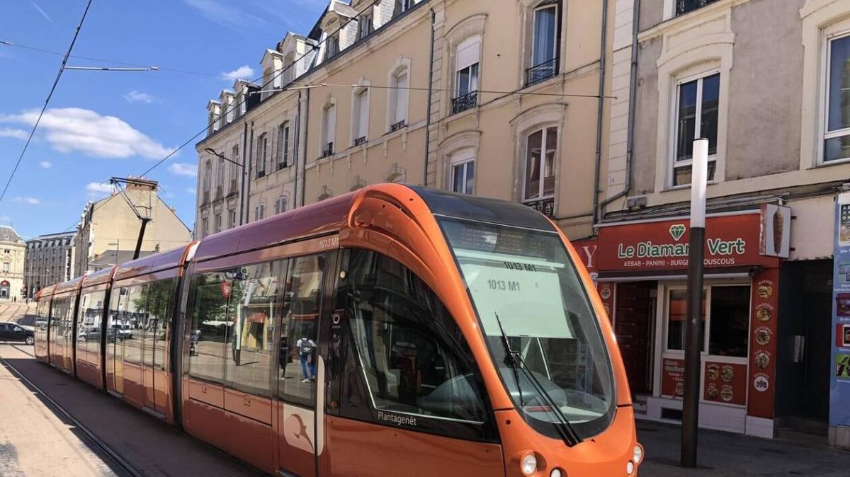 Un tramway heurte une piétonne : la ville du Mans sous le choc