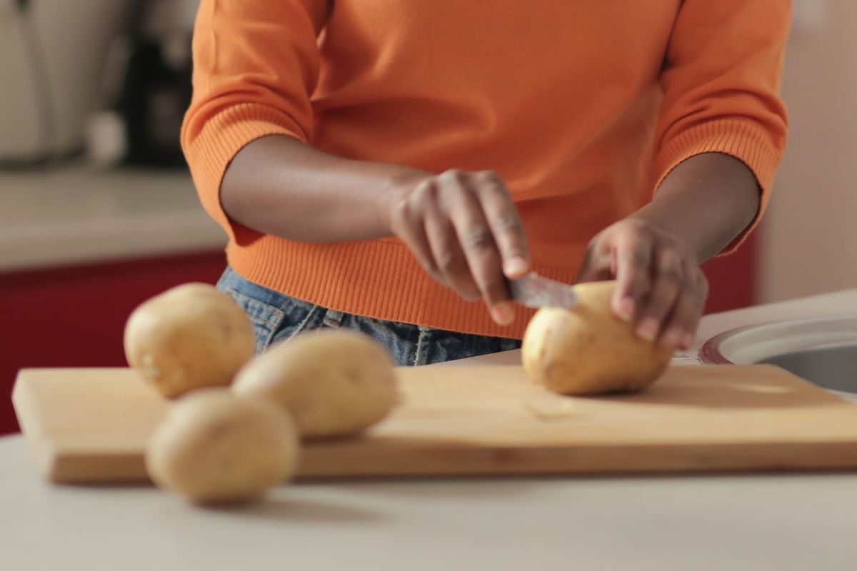 les secrets pour peler une pomme de terre en un clin d'œil