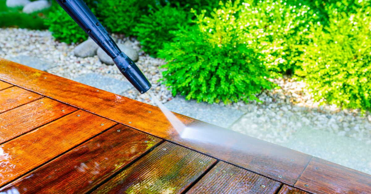 Préparez votre terrasse pour le printemps : nos astuces de nettoyage