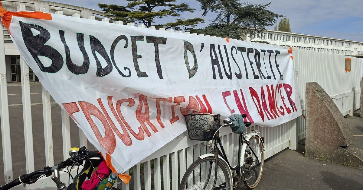 Des enseignants mobilisés à Saint-Nazaire pour la défense de l'éducation