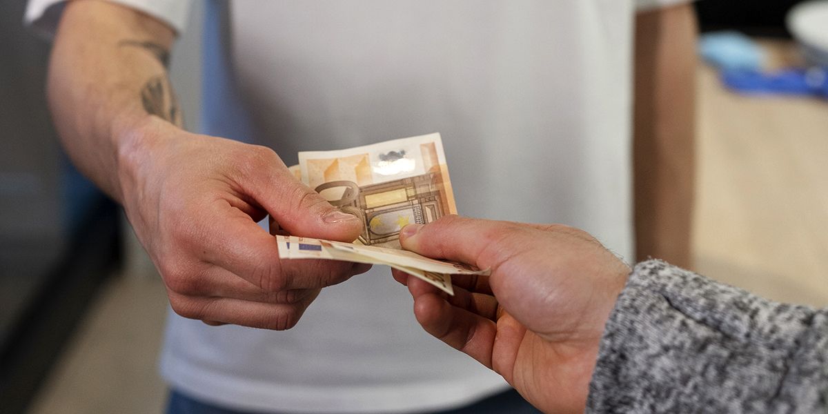 Peut-on donner de l'argent à un voisin pour le remercier ?