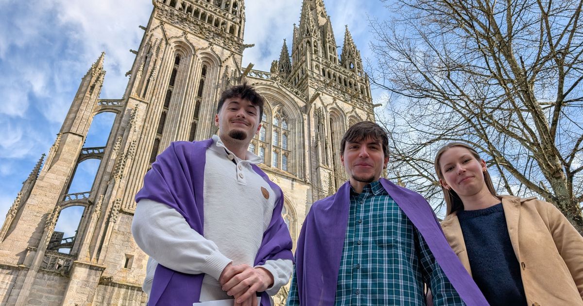 Un baptême en pleine ferveur : le Finistère attire les jeunes en quête de spiritualité