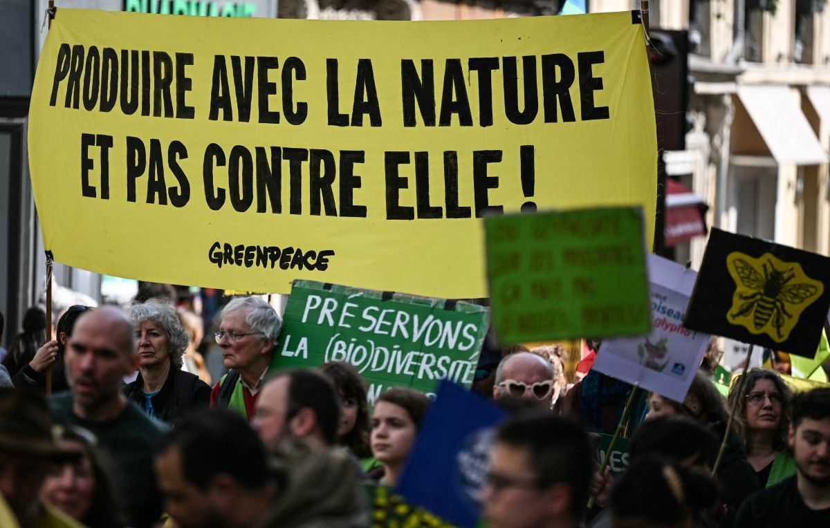 Des voix s'élèvent à Paris contre les pesticides : une marche pour la nature