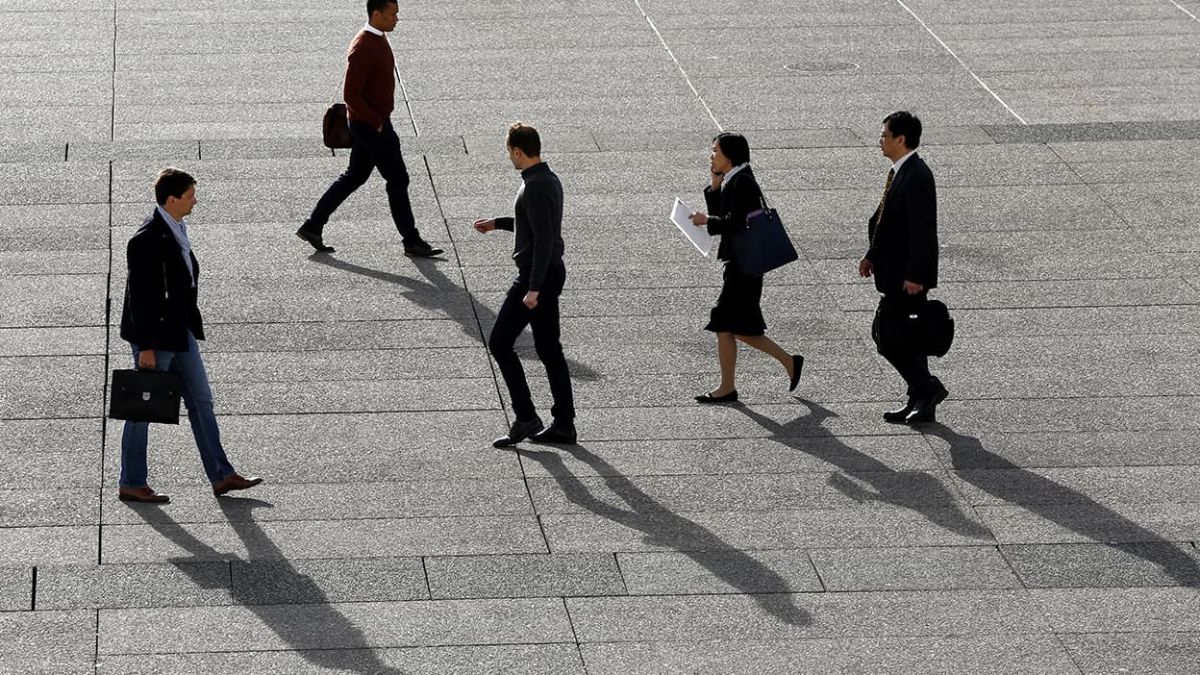 Un accent étranger comme atout : une étude révèle la confiance des Américains envers certains PDG
