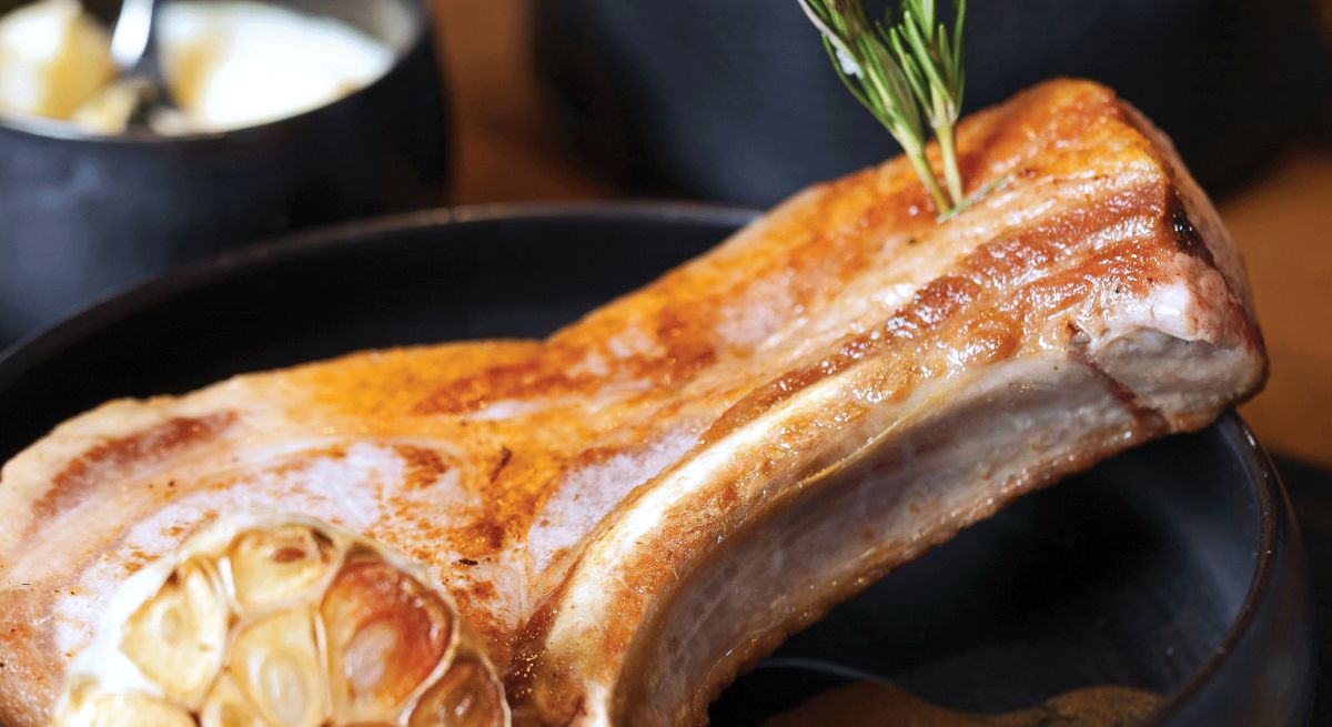 Côte de veau à l’ail rosé et sa purée biarrotte