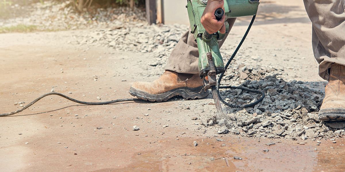 Comment casser une dalle en béton : guide complet pour bricoleurs