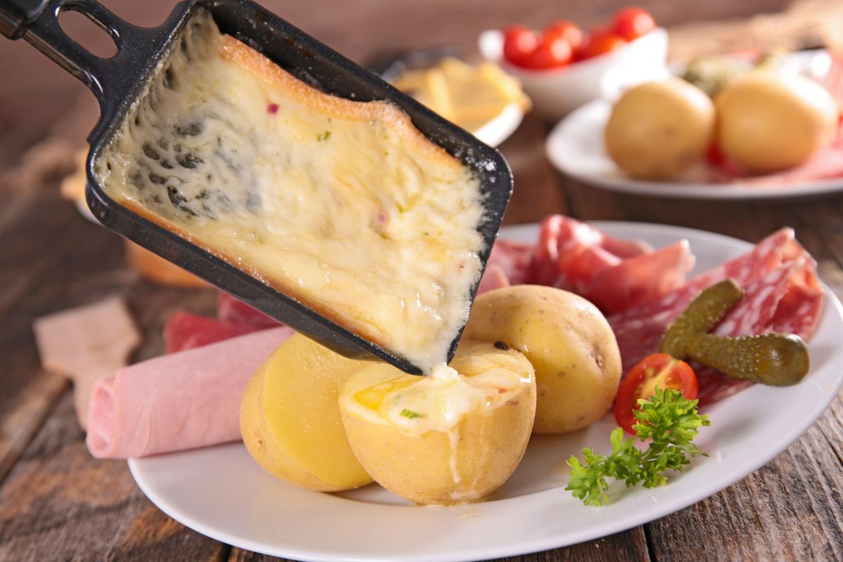 Adieu la culpabilité avec cette astuce de nutritionniste pour manger une raclette sans impact sur votre ligne !