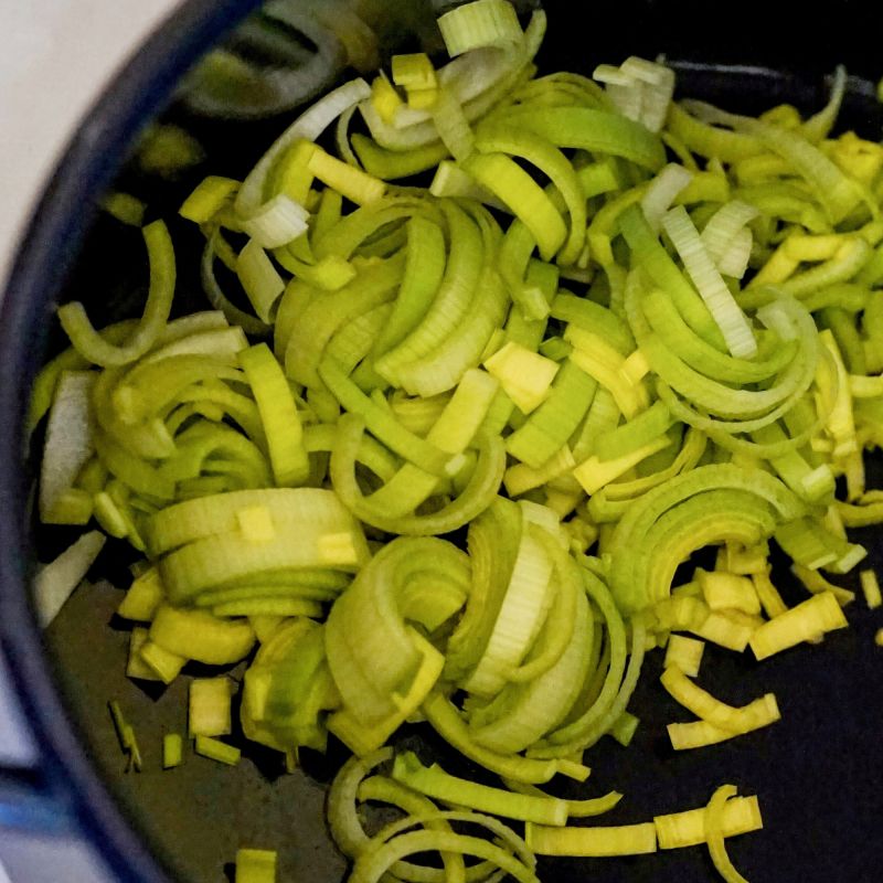 Cyril Lignac sublime le poireau avec une fondue et pavé de saumon irrésistibles