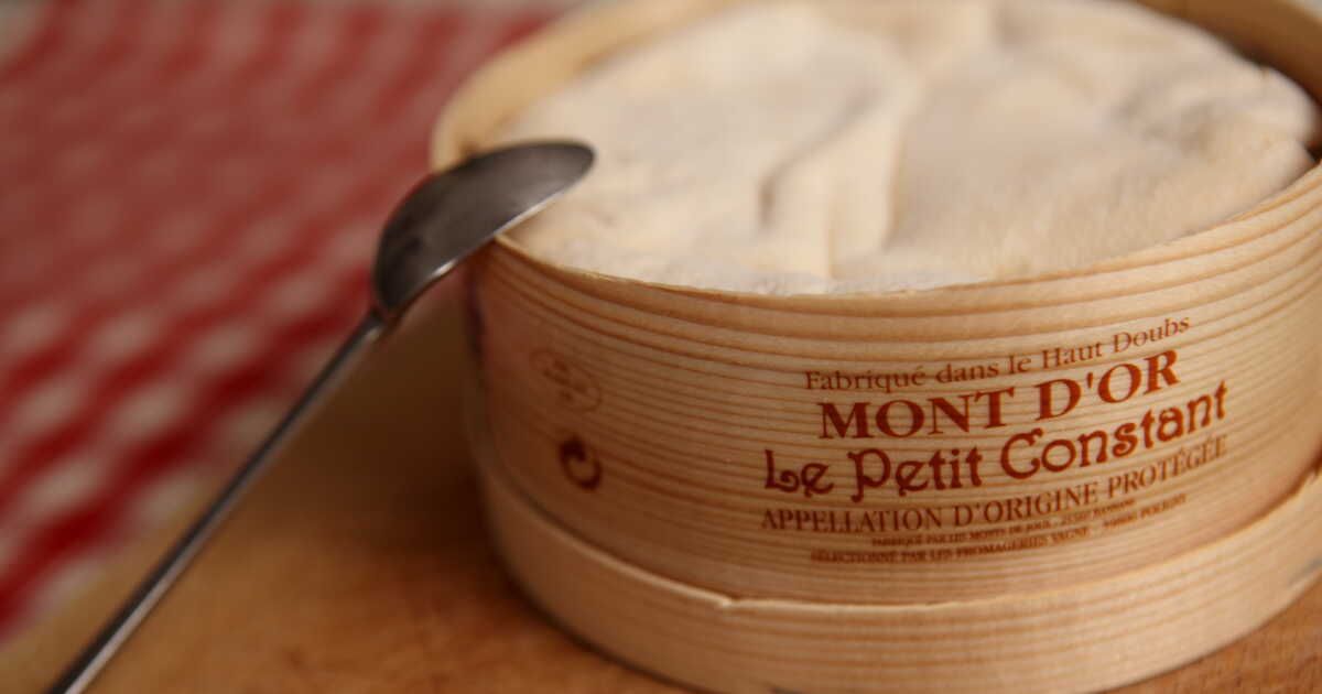 Découvrez la recette réconfortante du Mont d’Or au four pour cet hiver
