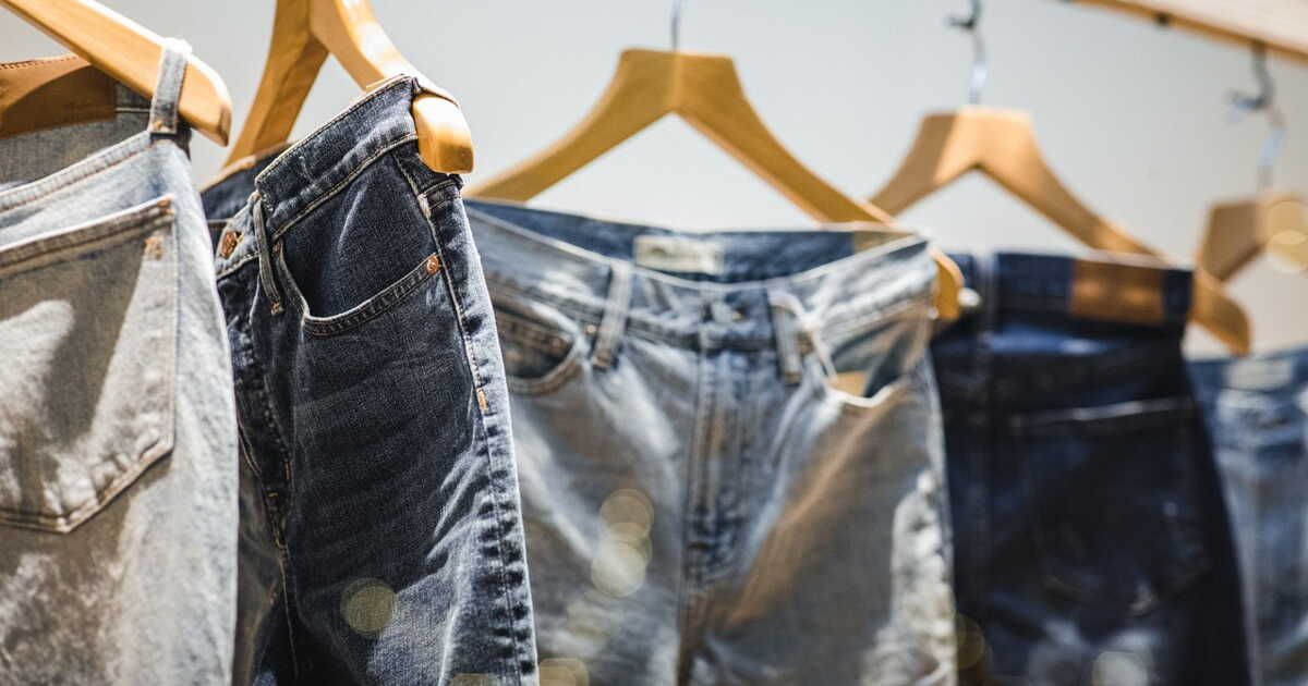 Optimisez votre dressing : une méthode pour ranger vos jeans efficacement