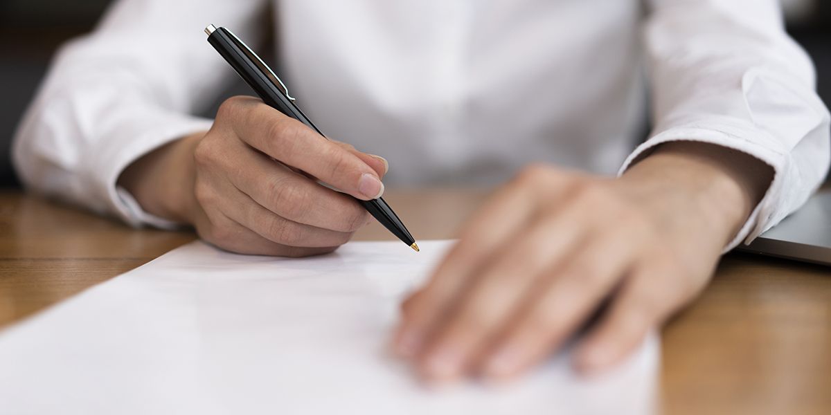 Les étapes clés pour rédiger une lettre de licenciement d'aide à domicile