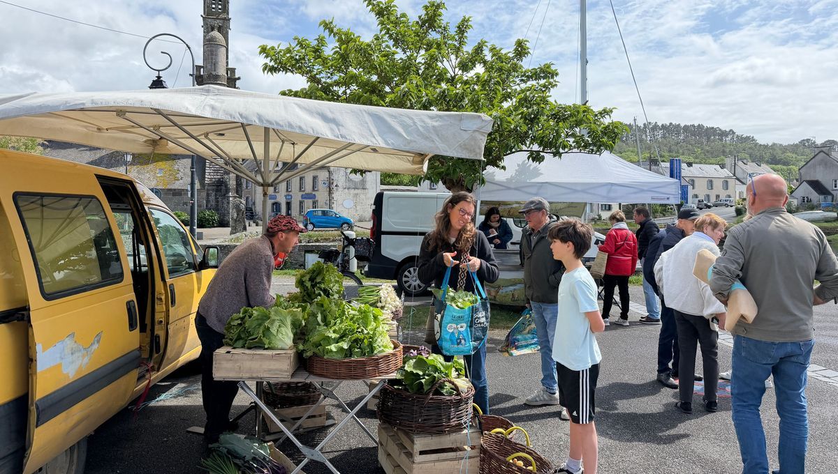 Un petit bourg breton ravive le marché hebdomadaire pour renforcer le lien social
