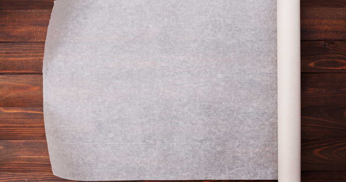 Le mystère du papier cuisson : quel côté choisir pour vos recettes ?