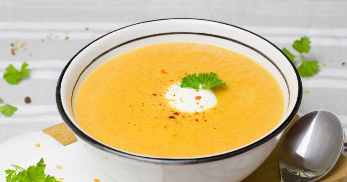 Cyril Lignac dévoile son velouté de potimarron aux amandes