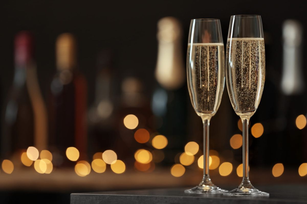 Pourquoi il ne faudrait pas boire le champagne dans une flûte ? Découvrez les conseils d'un sommelier