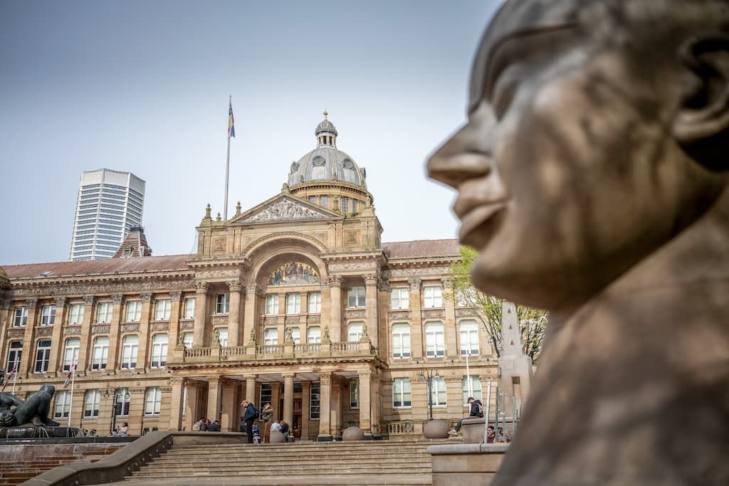 Birmingham face à la polémique d'une prière islamique en conseil municipal