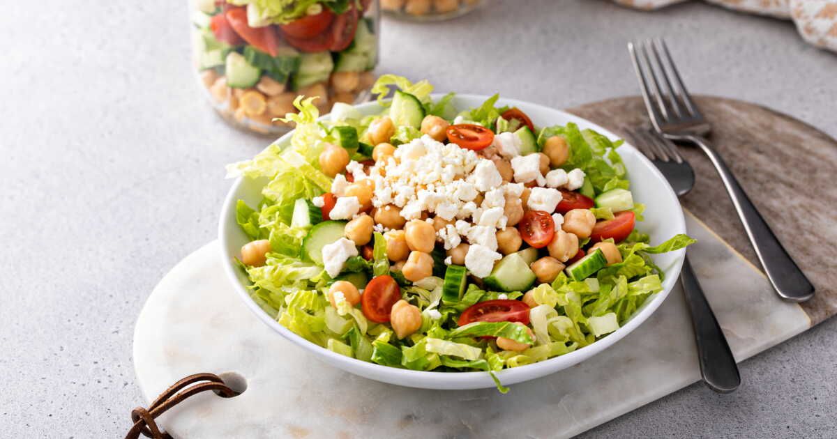 La salade estivale à base de courgette, pois chiches et feta qui fait sensation