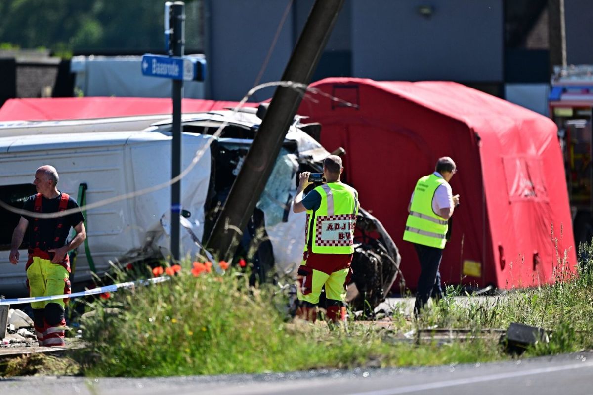 Un drame tragique en Belgique : collision fatale entre un car scolaire et un train