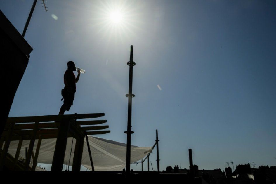 Canicule : Paris et 16 départements en vigilance orange face à des températures extrêmes