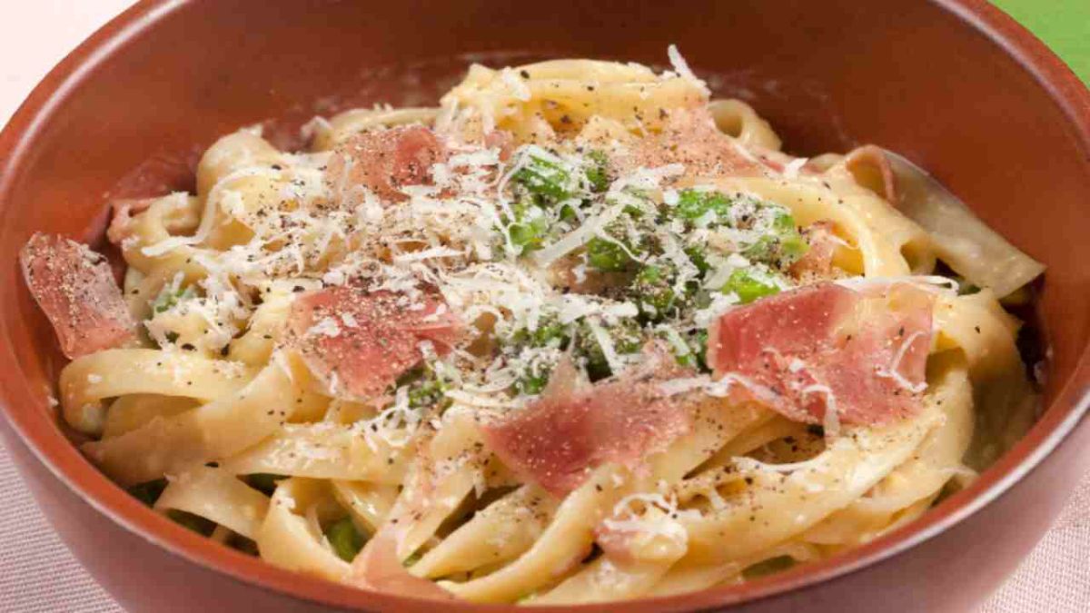 Fettuccine à la papalina : un délice italien à découvrir