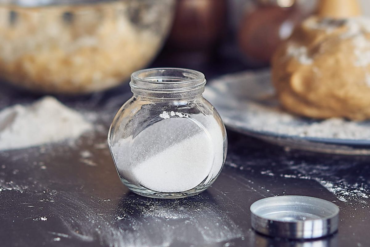 Ramollir du sucre durci en un éclair : la méthode infaillible