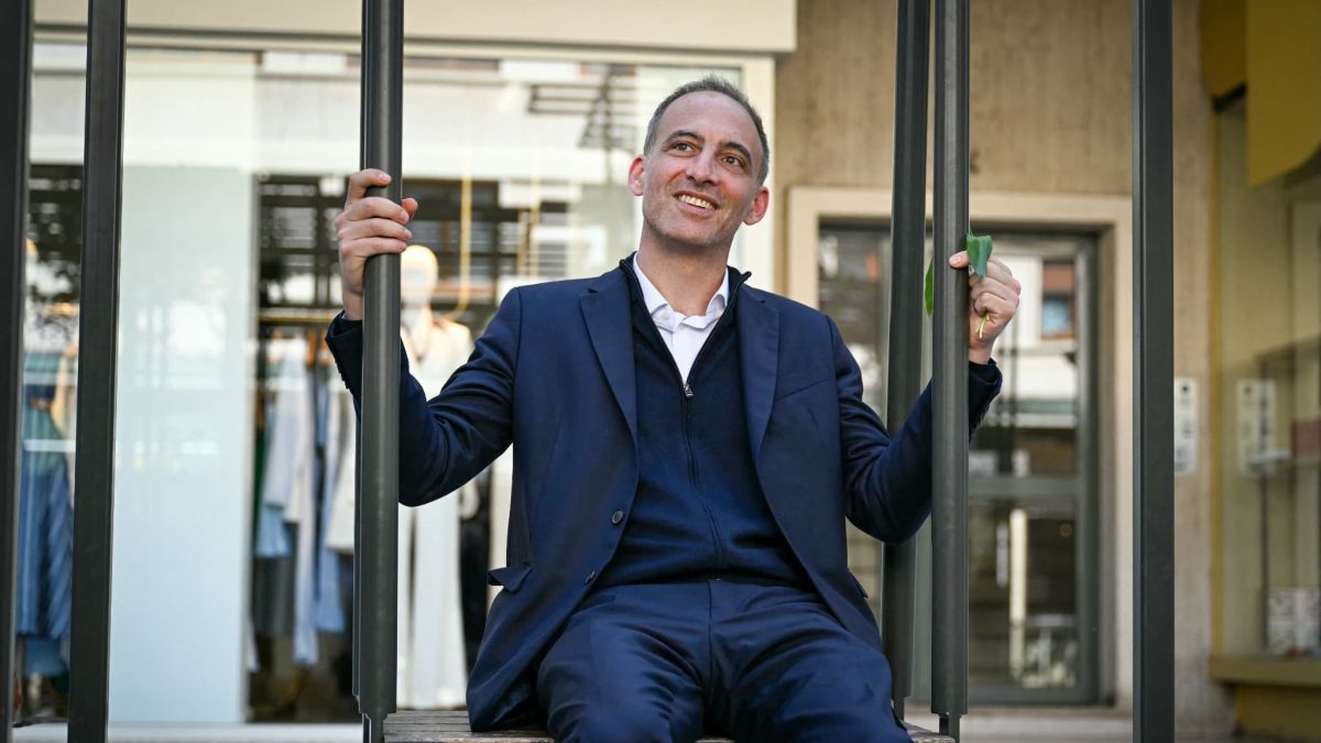 Raphaël Glucksmann face à François Hollande et Bernard Cazeneuve : qui pour mener la gauche en 2027 ?