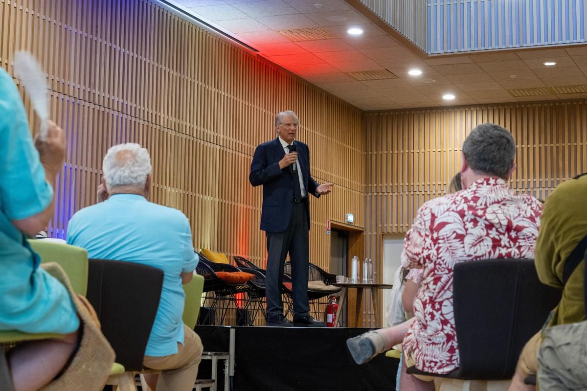 Dominique de Villepin à La Rochelle : un face-à-face avec l'avenir