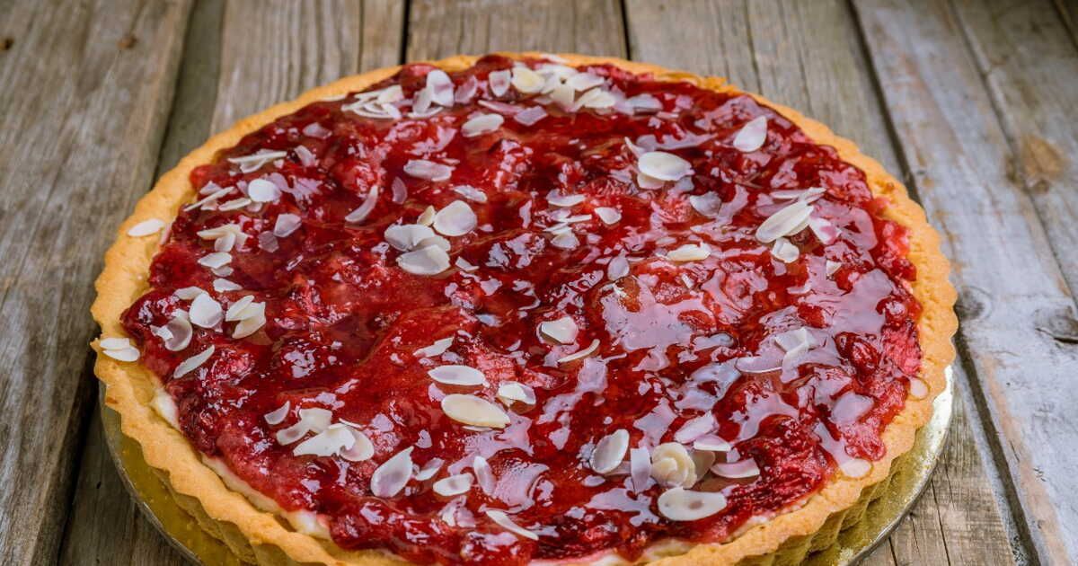 La délicieuse tarte aux pralines roses de Julie Andrieu