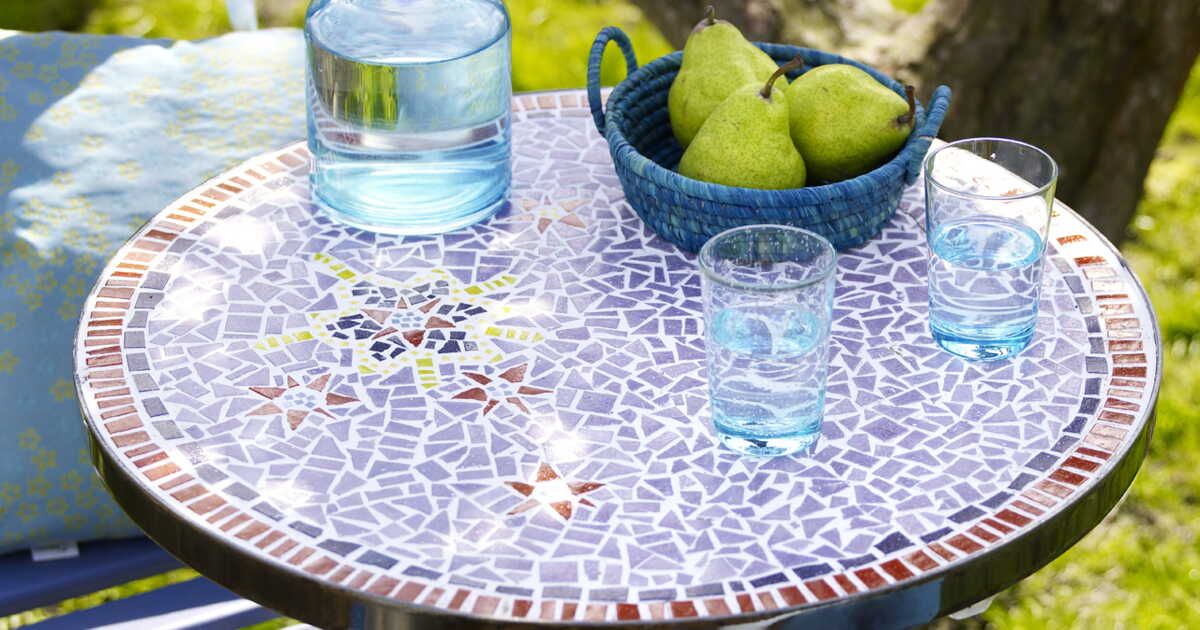 Fabriquez une table de jardin en mosaïque
