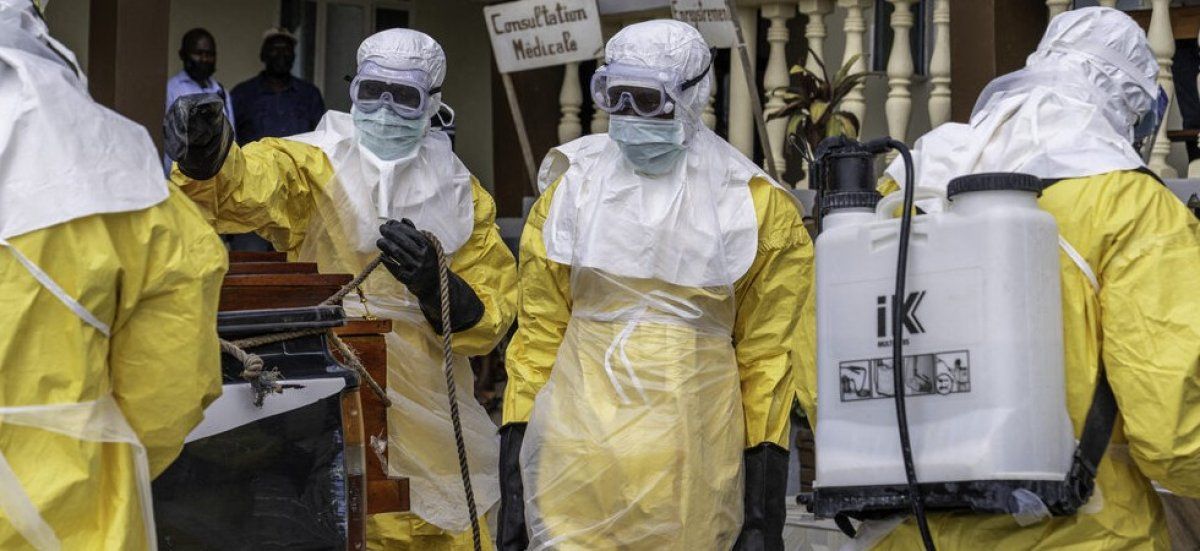 Ebola : des cas suspects au Brésil et en Italie, l'OMS tire la sonnette d'alarme