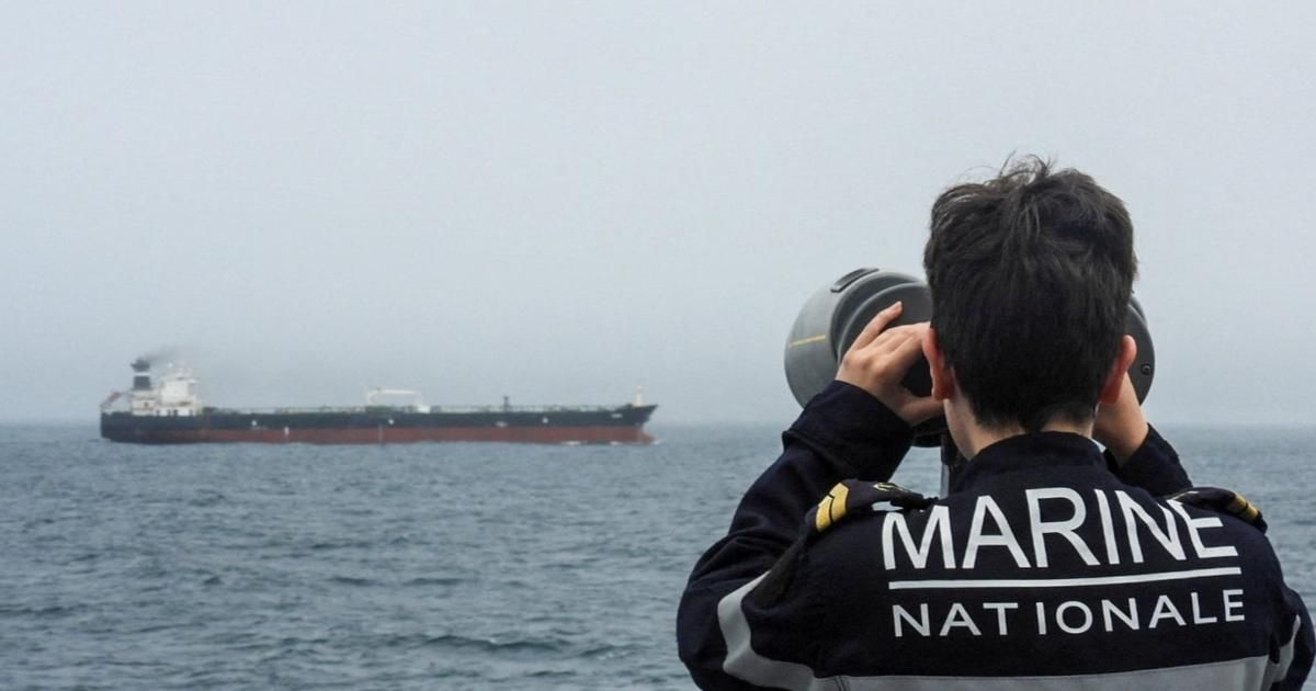 Un pétrolier russe arraisonné par la France arrive en baie de Douarnenez
