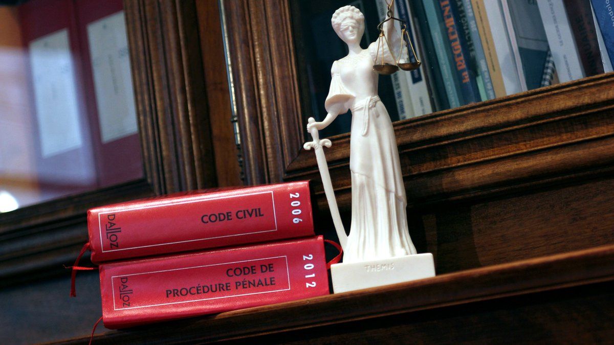 Un acte de colère : le fils d'une victime attaque le condamné en pleine sortie de tribunal