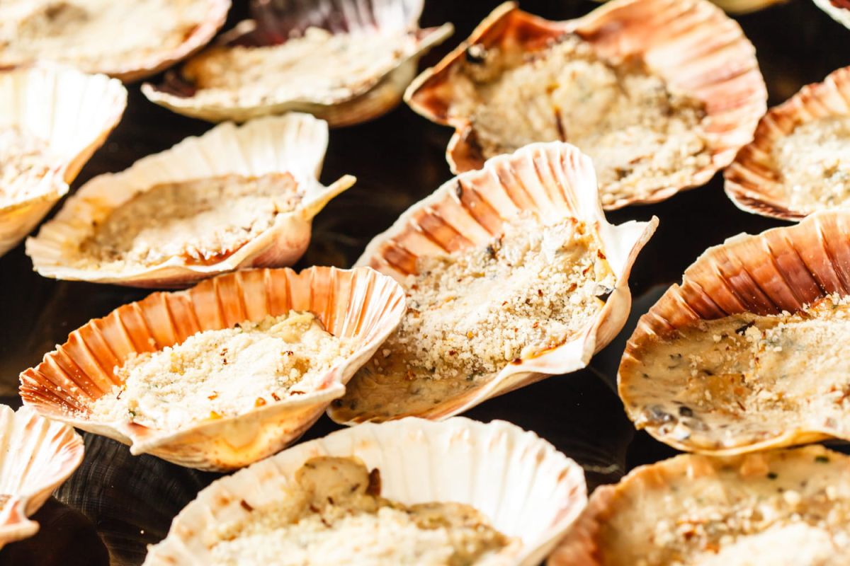 Cyril Lignac dévoile sa recette maison des coquilles gratinées de Picard