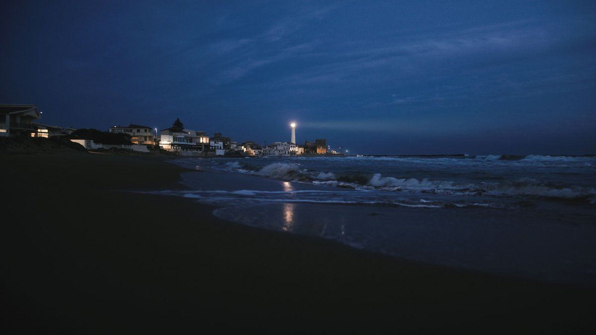 Plongée tragique en Finistère : un adolescent perd la vie lors d'un bain de nuit